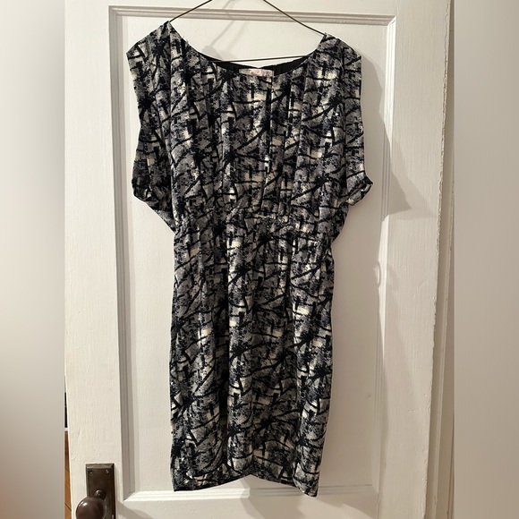 Love 21 short, cute dress, size small, cap/rolled sleeve style, graphic print. - Picture 1 of 4